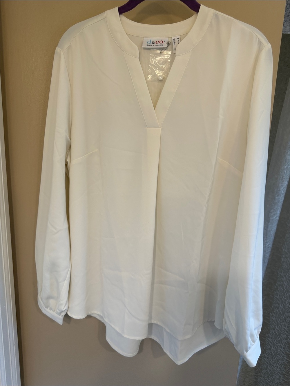 Denim&Co Cream V-Neck Long Sleeve Blouse